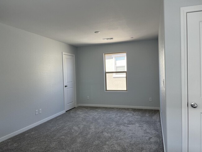 Building Photo - 396 Purple Sandpiper St