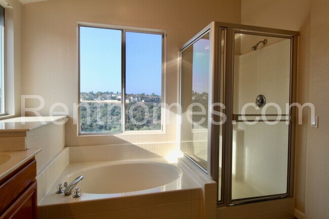 Building Photo - 1120 Camino Del Rey