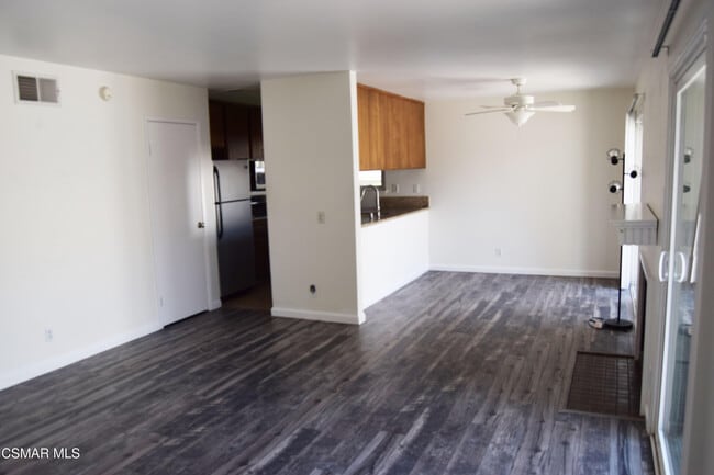 Building Photo - 28725 Conejo View Dr