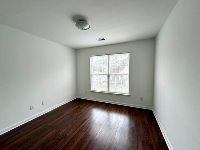 Building Photo - 6229 Bells Mill Dr