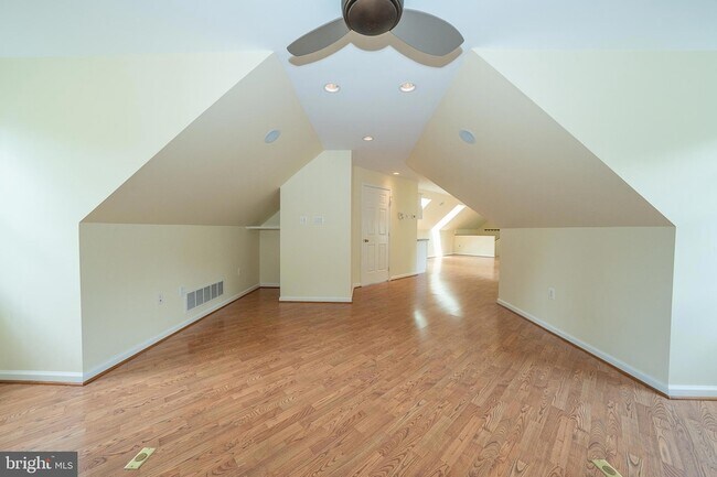Building Photo - 101 E Brookhaven Rd