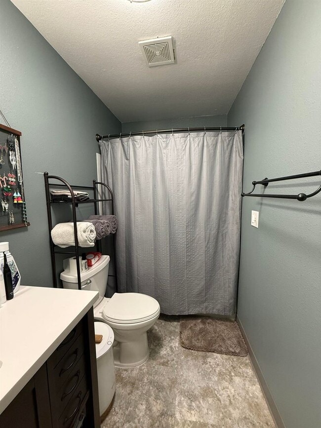 Building Photo - Century 21 Gold Rush - 2 Bed / 1 Bath Condo – West Fairbanks