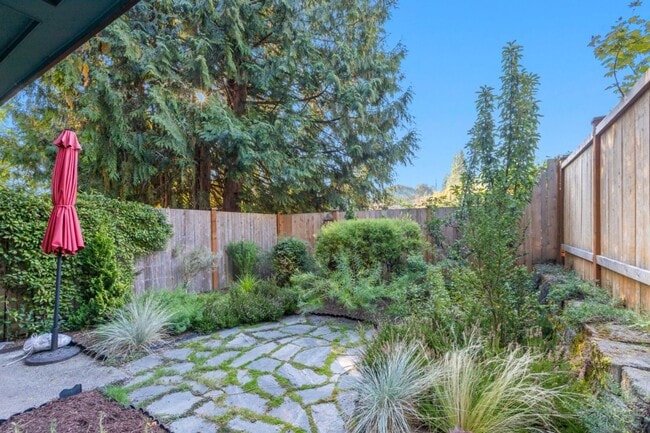 Building Photo - 3bd/2.25ba Seattle Townhouse