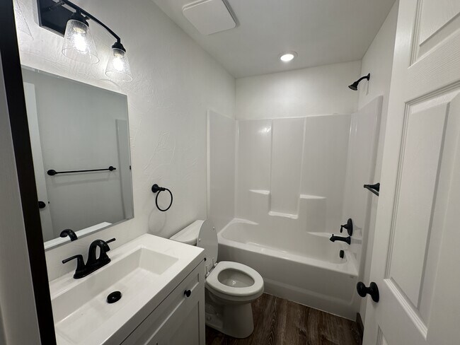 Building Photo - 410 N Madison St