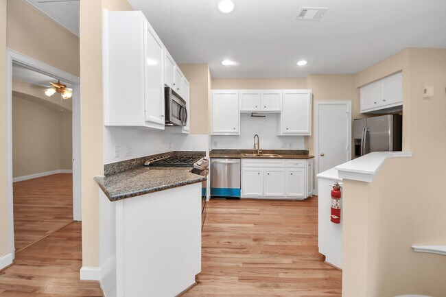 Building Photo - 3703 Main Plaza Dr