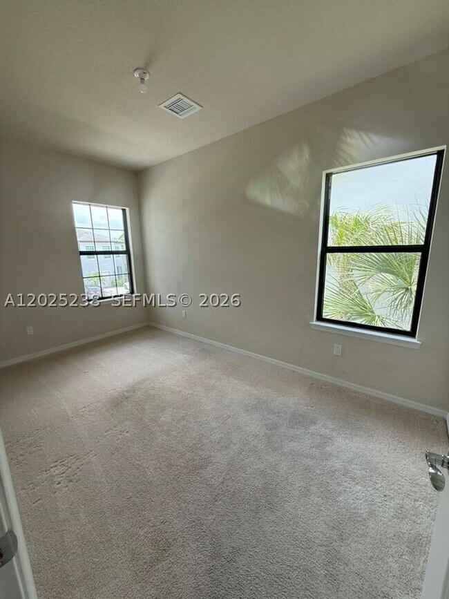 Building Photo - 2163 Appleton Cir S