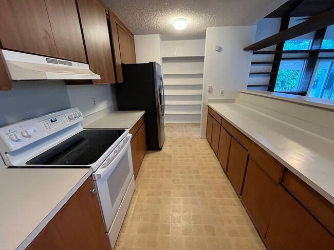 Building Photo - Haiku Knolls (Kaneohe) - LARGE YARD, 3 bed...