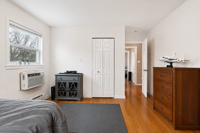 Building Photo - 2147 Ridge Ave