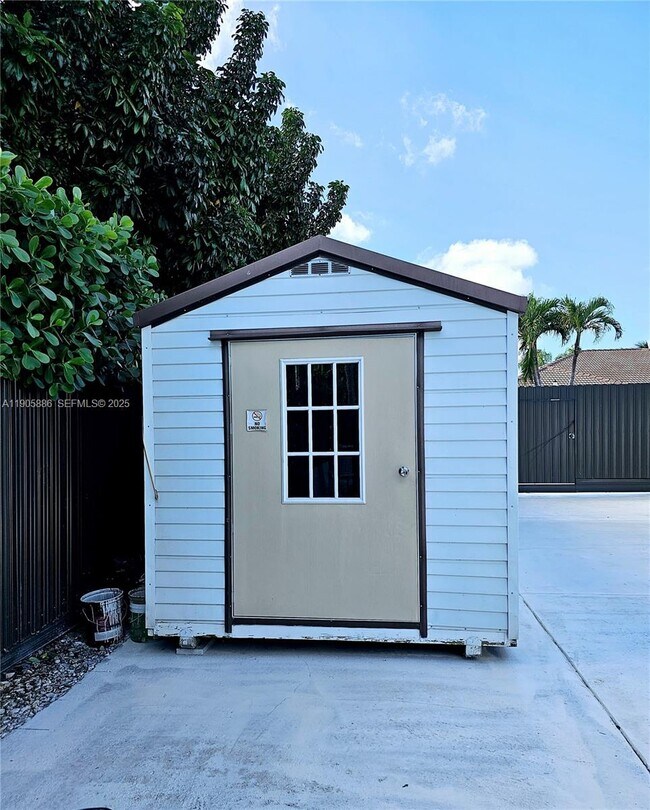 Building Photo - 16138 SW 154th Ct