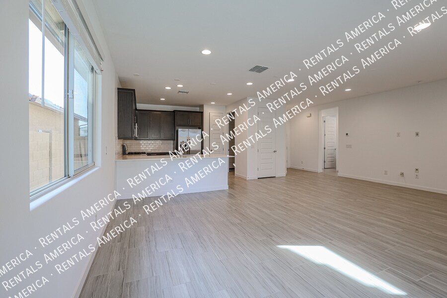 Building Photo - 9002 W Rancho Dr