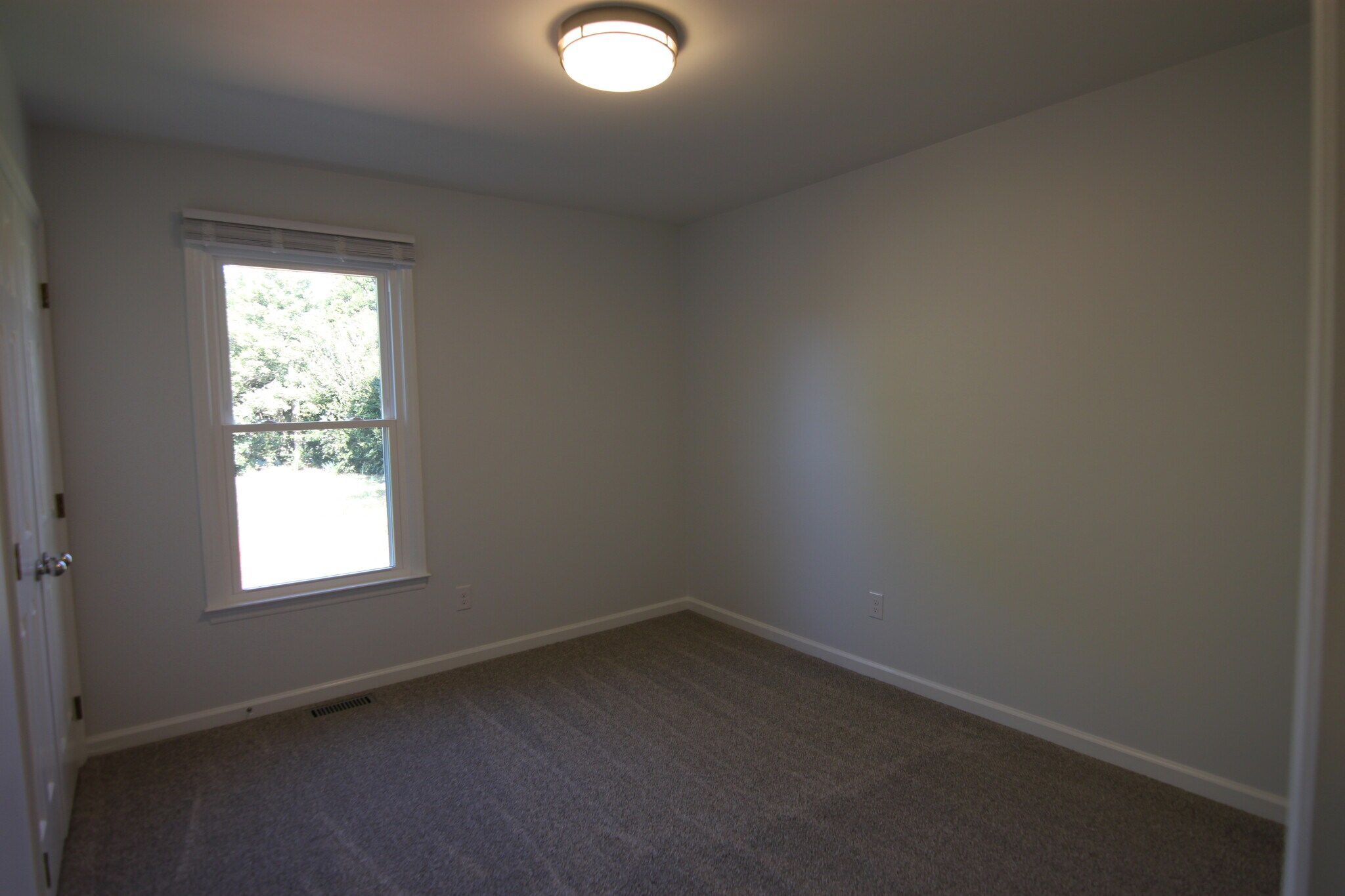 Building Photo - 8608 Manns Loop Rd