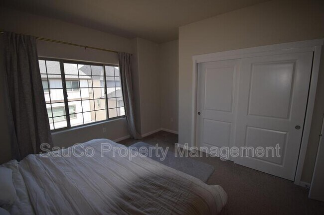 Building Photo - 15088 NW Marianna St