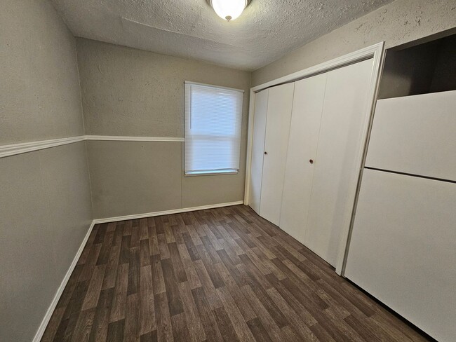 Building Photo - 3 bed, 1 bath, South Bend