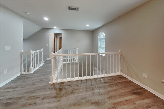 Building Photo - 18150 River Sage Dr