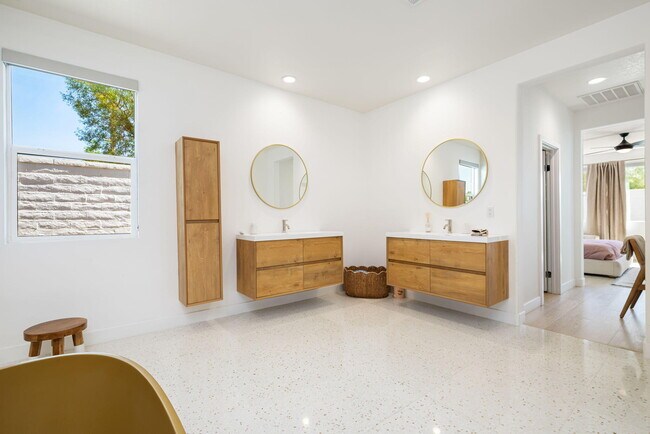 Building Photo - 51726 Via Santero