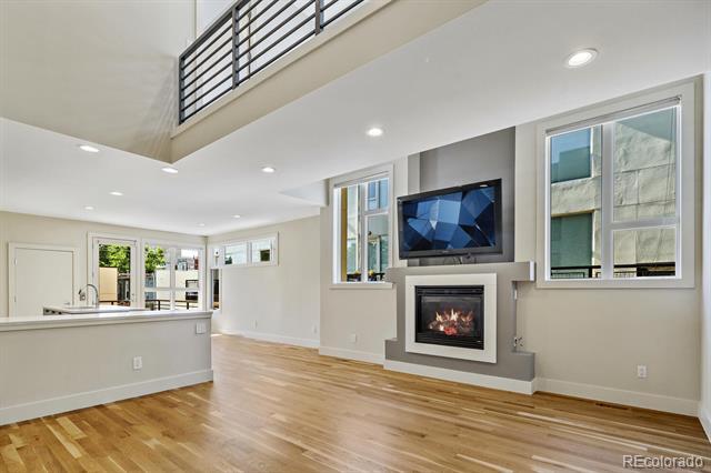 Building Photo - 2414 Glenarm Pl