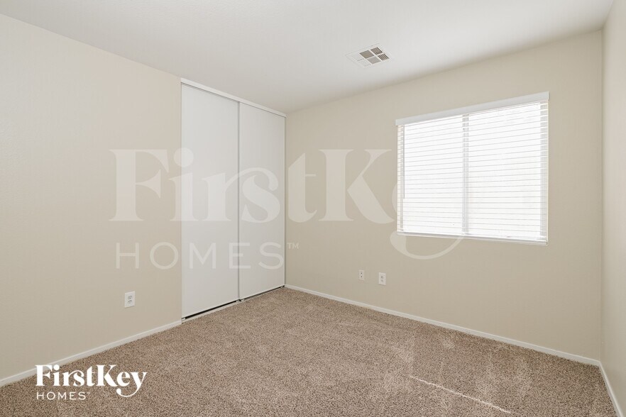 Building Photo - 692 Rising Brook Dr