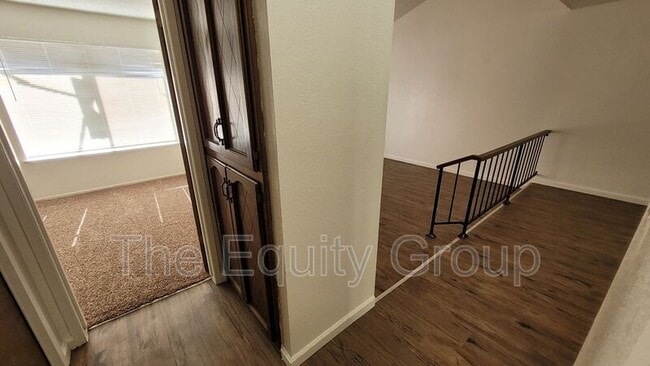 Building Photo - 5804 W Robinwood Ave