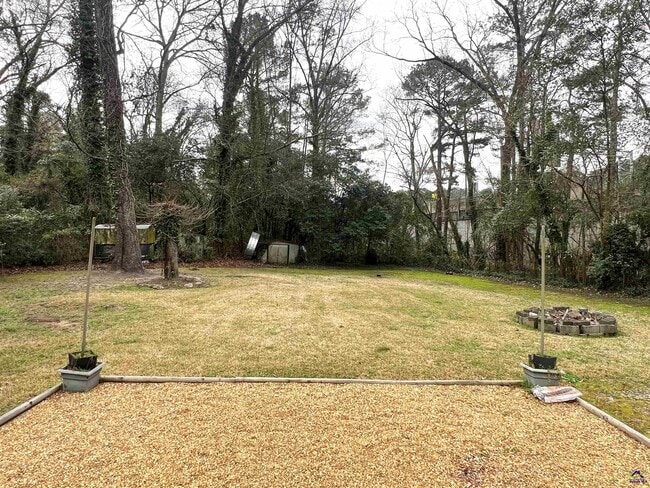 Building Photo - 965 N Pierce Ave