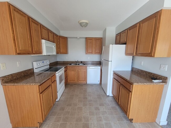 Building Photo - Updated 2-Bedroom Apartment with Pool, Bal...