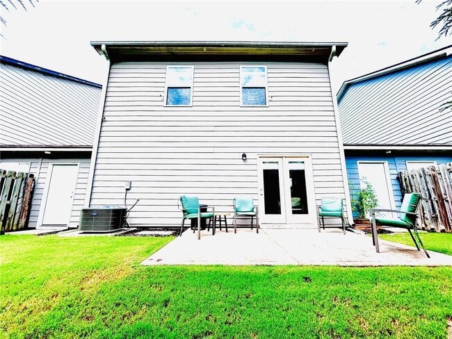 Building Photo - 140 Woodhouse Cir