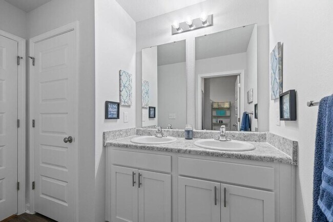 Building Photo - 5213 Peach Dr