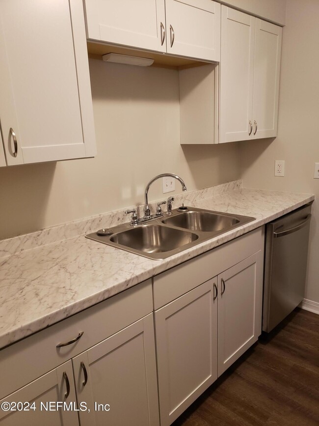 Building Photo - 466 Lombard St