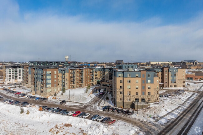 Building Photo - Flagstone