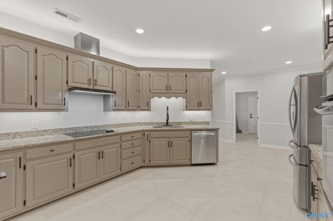 Building Photo - 226 Eastview Dr