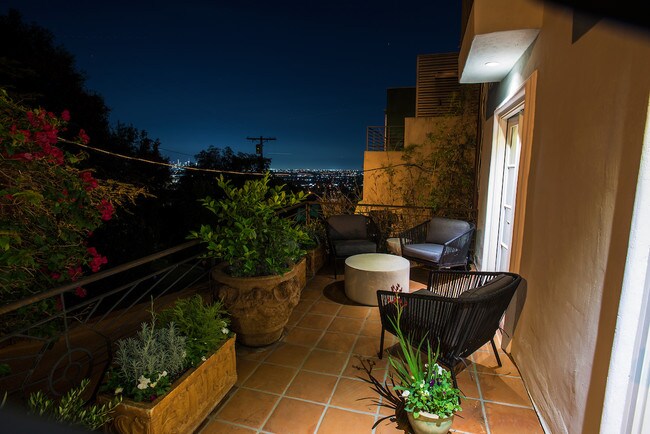 Building Photo - 1531 Marmont Ave