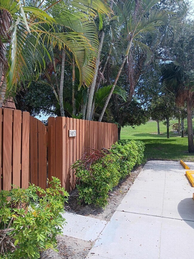 Building Photo - 3052 30th Ct