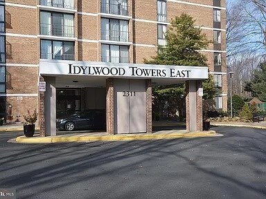 Building Photo - 2311 Pimmit Dr