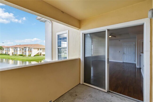 Building Photo - 1025 Villagio Cir