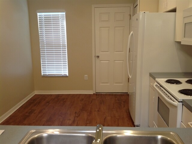 Building Photo - 214 Strada Dr