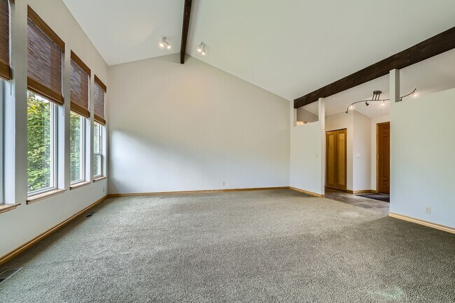 Building Photo - 14935 73rd Ave NE