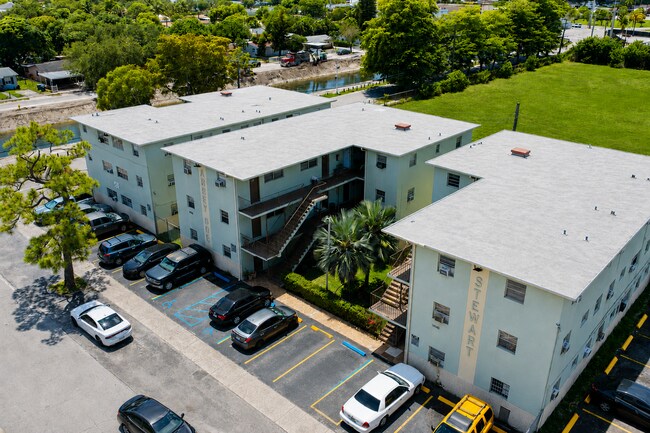 Building Photo - Remodeled 1/1