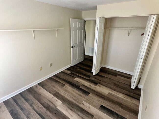 Building Photo - FALL SPECIAL-1/2 Off 2nd Mo! Lovely Condo,...
