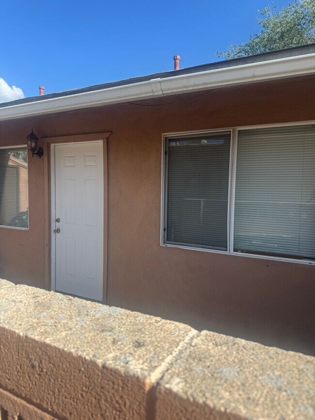 Building Photo - 304 Vassar Dr SE