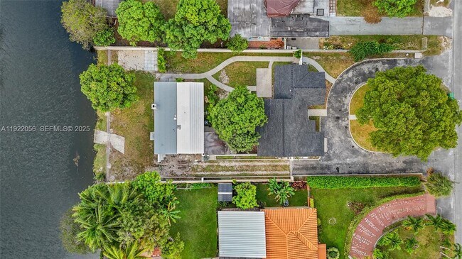 Building Photo - 201 S Biscayne River Dr