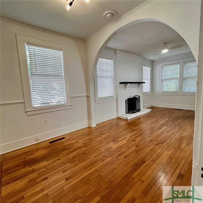 Building Photo - 103 W 51st St