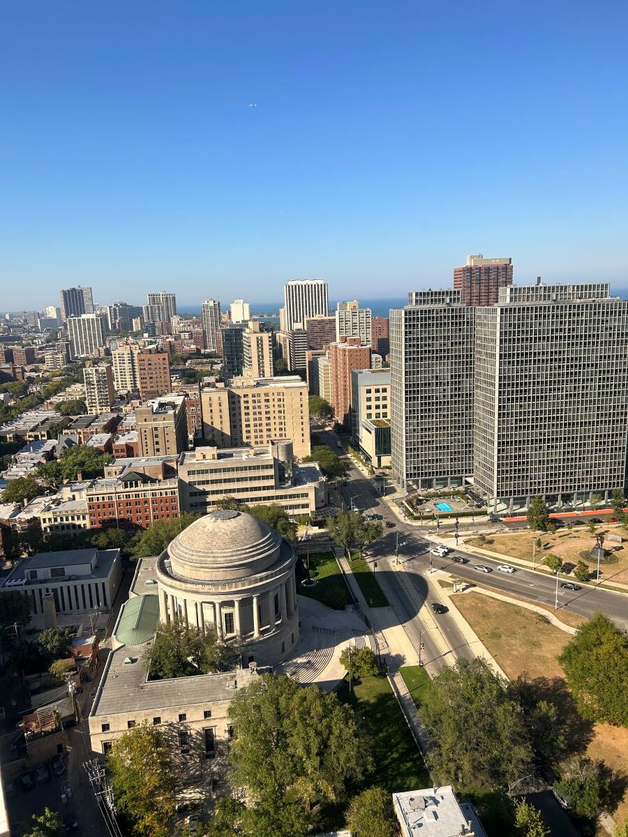 Building Photo - 2650 N Lakeview Ave