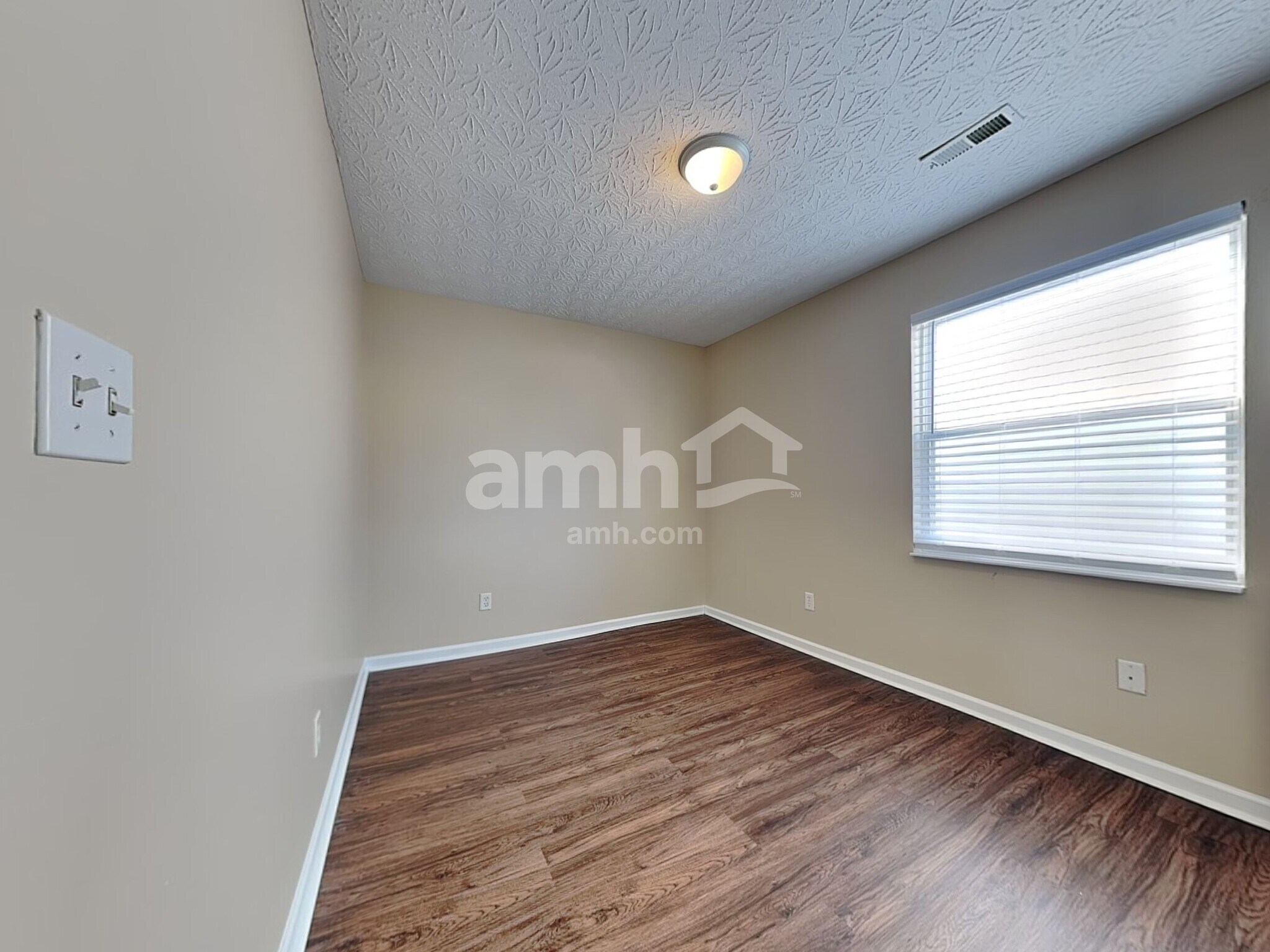 Building Photo - 930 W Jameson Ct