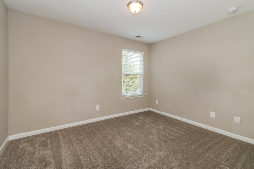 Building Photo - 602 Fieldcrest Dr