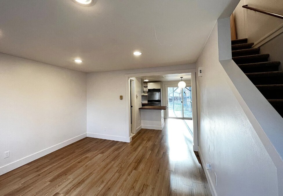 Building Photo - 5375 Osceola St