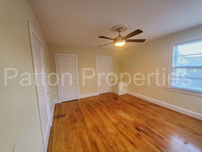 Building Photo - 700-702 S. Edisto Ave. - Inside CoC - R11212-15-01