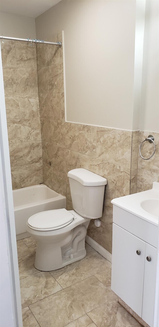 Building Photo - 29 E 16th St