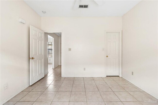 Building Photo - 13 South Dr