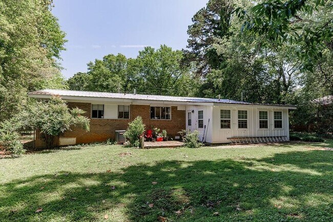 Building Photo - 265 Brentwood Dr
