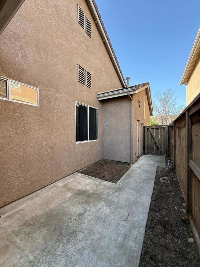 Building Photo - Centrally Located Single Story Home in Traditions