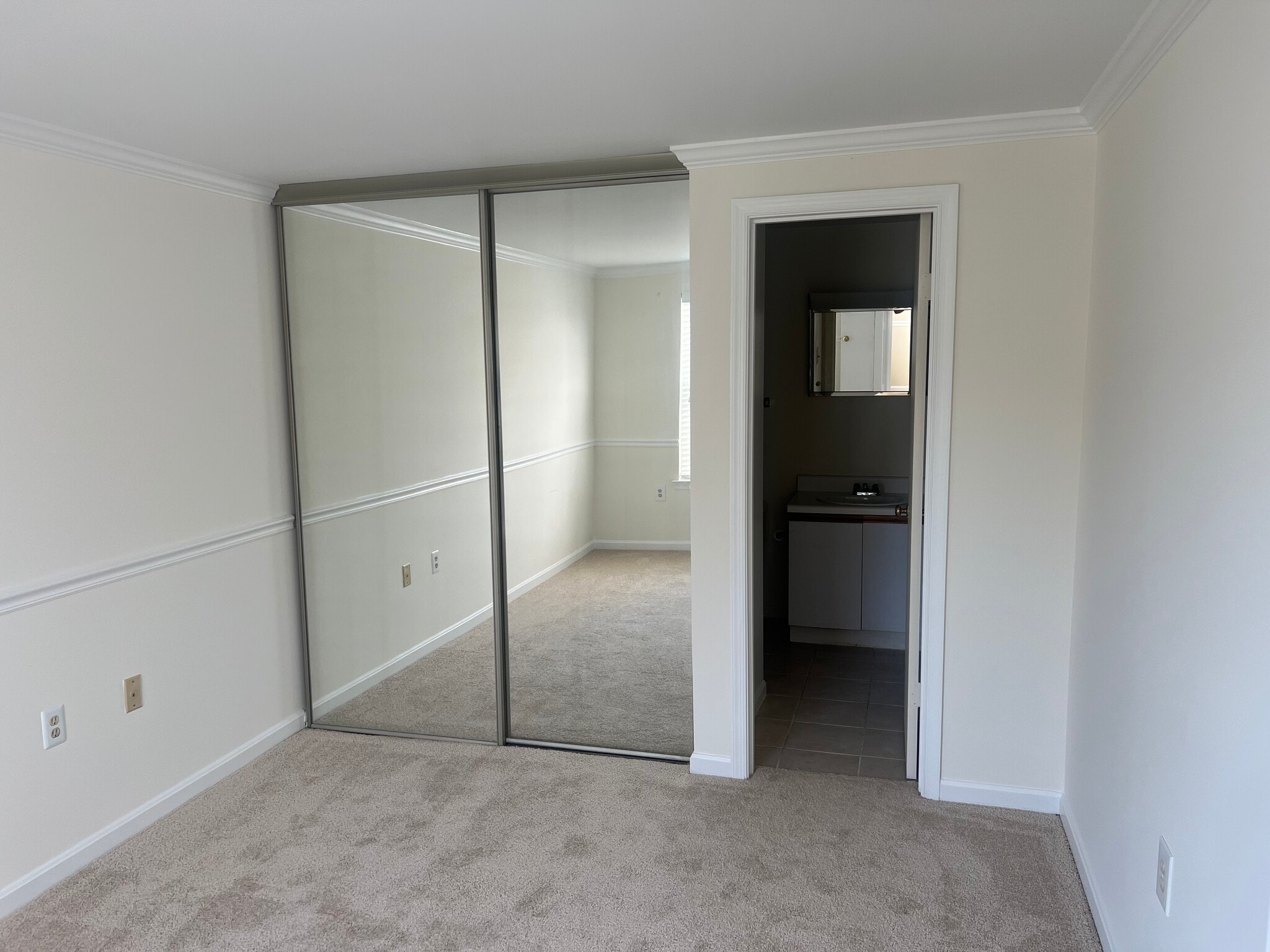 Main floor master bedroom - 4351 Pembrook Village Dr